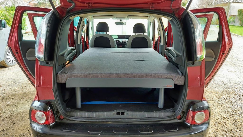 Voyagez, dormez dans votre voiture (citadine, ludospace, suv...)
