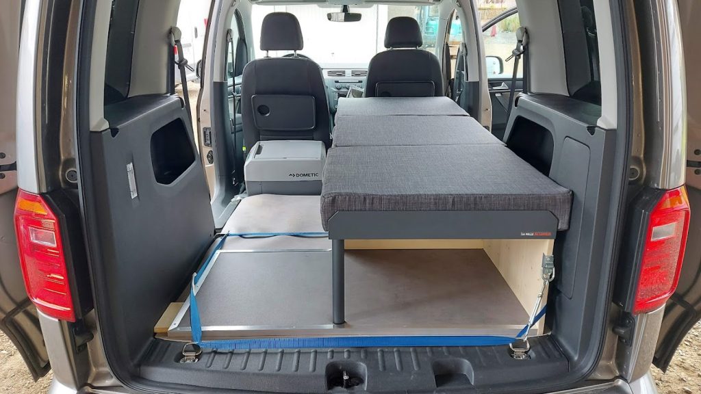 mode couchage pour voiture type Ludospace
