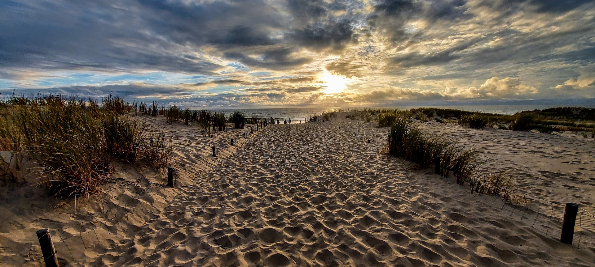 Voyagez au bord d'un plage de sable avec vos kits d'aménagement