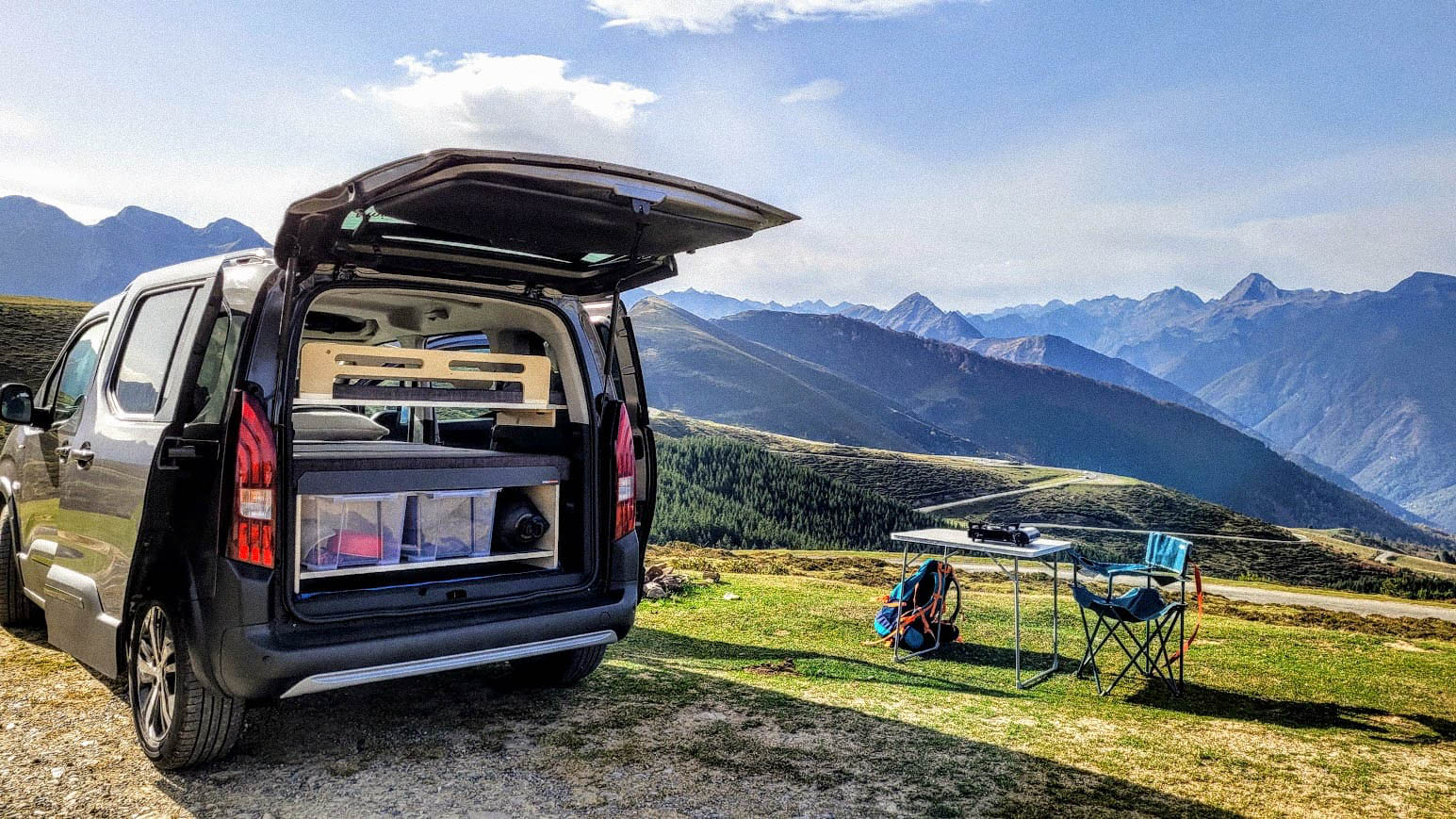 Aménager son Citroën Berlingo en mini van dans les Pyrénées