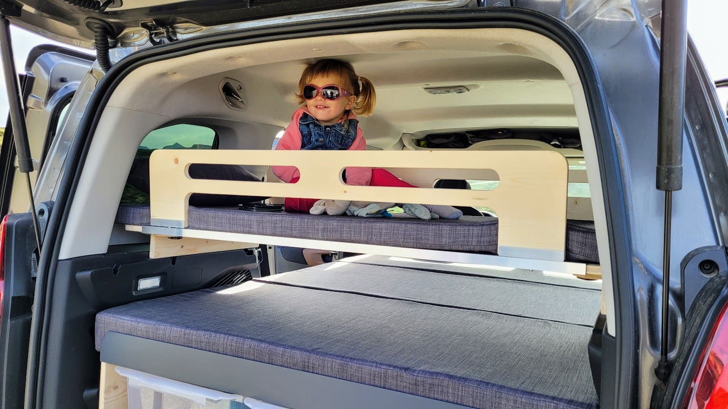 Kit escapde aménagement voiture avec un lit enfant