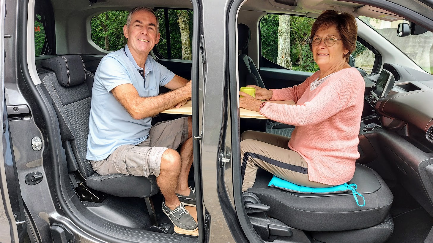 Table intérieure en accessoires de voyages pour vos voyages en famille
