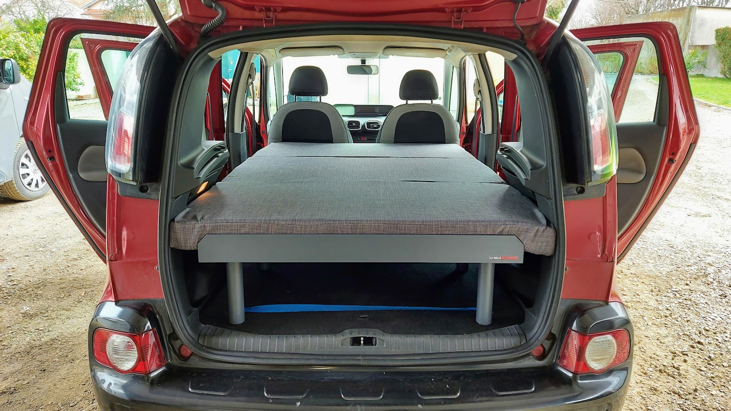 Voyagez et dormez avec notre kit escapade pour plus de confort, dans votre citadine, ludospace, suv...