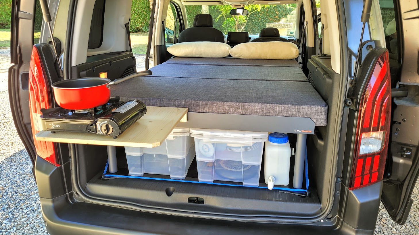 Kit escapade pour voyager confortablement avec votre Renault Kangoo, Citroen Berlingo, Peugeot Rifter, Partner, Dacia jogger...