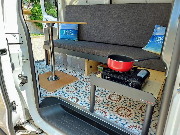 Kit van pour manger et dormir pendant vos voyages