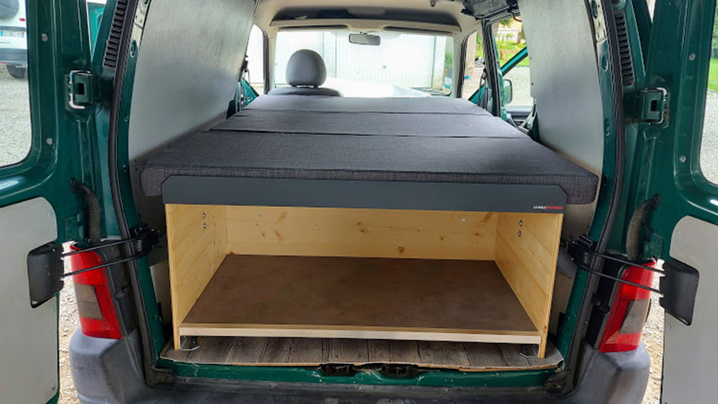 Kit caravaning pour véhicules utilitaires dans les Hautes-Pyrénées