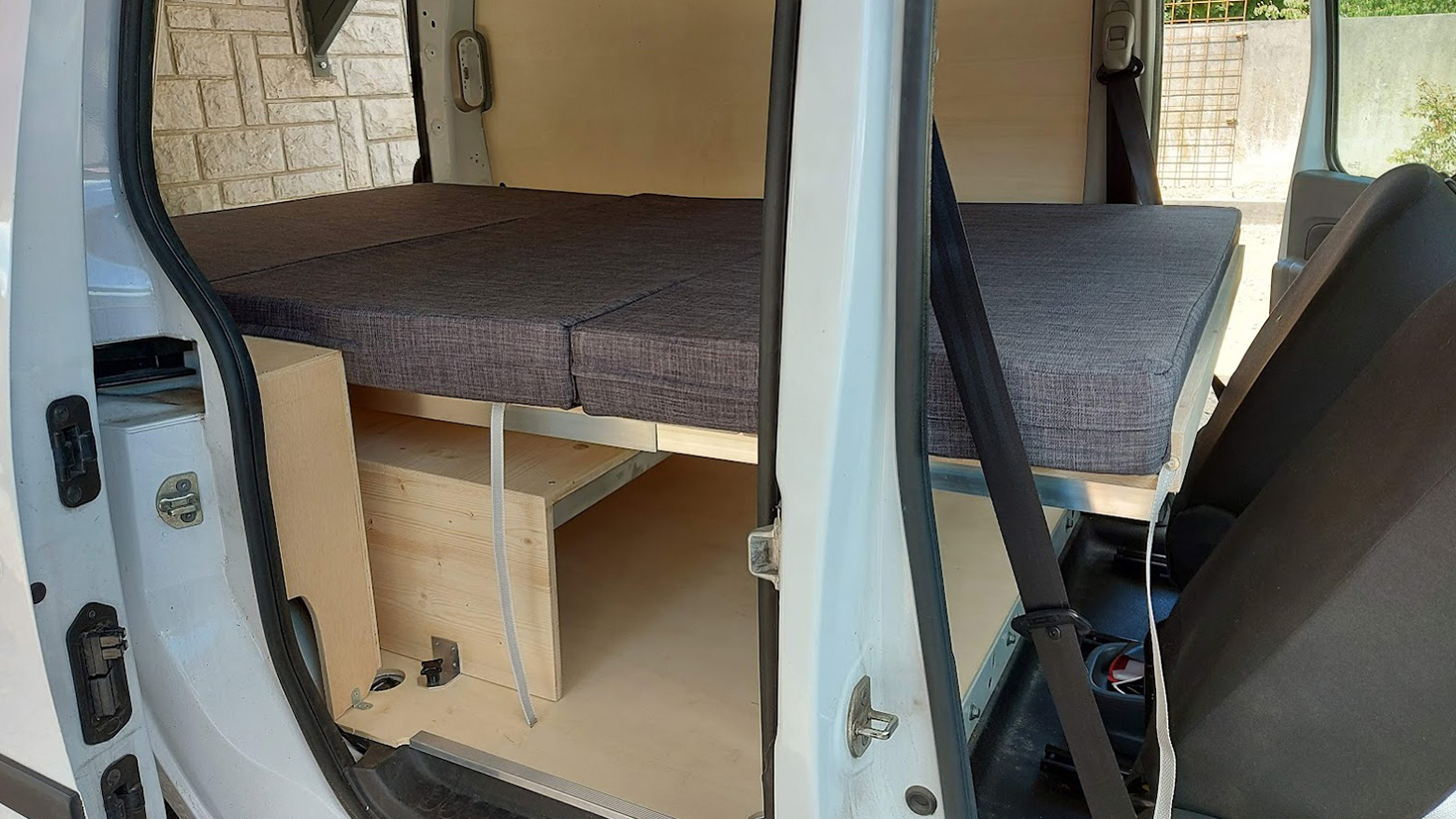 Malle confort avec l'entreprise artisanale pour l'équipement caravaning basée à Tarbes proche de Pau, Toulouse, Bordeaux...