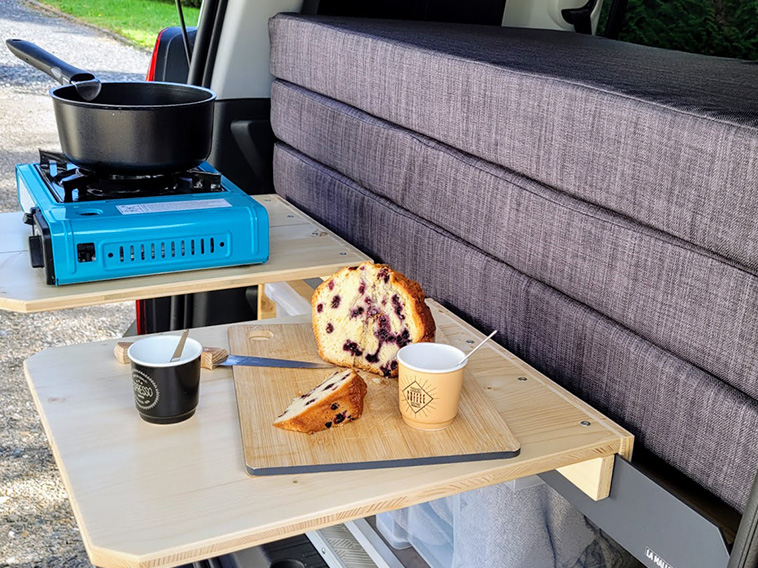 Malle évasion avec tablette pour le repas durant vos voyages