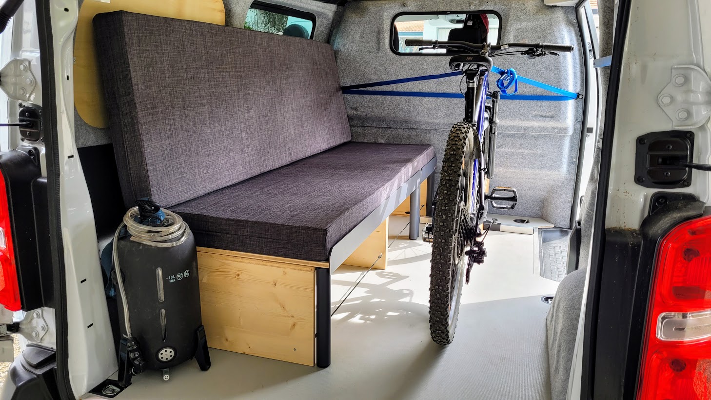 Support VTT et kit d'aménagement pour van