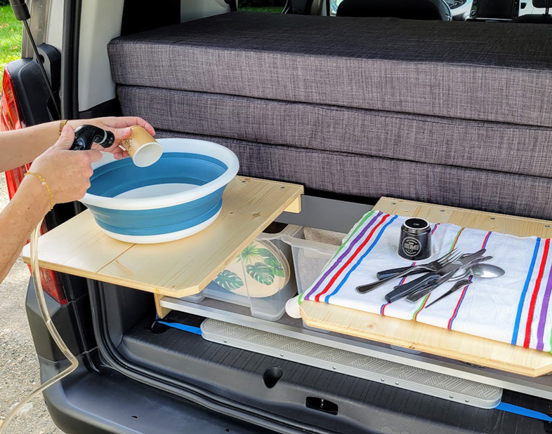 Tablette amovible pour cuisiner lors de vos voyages
