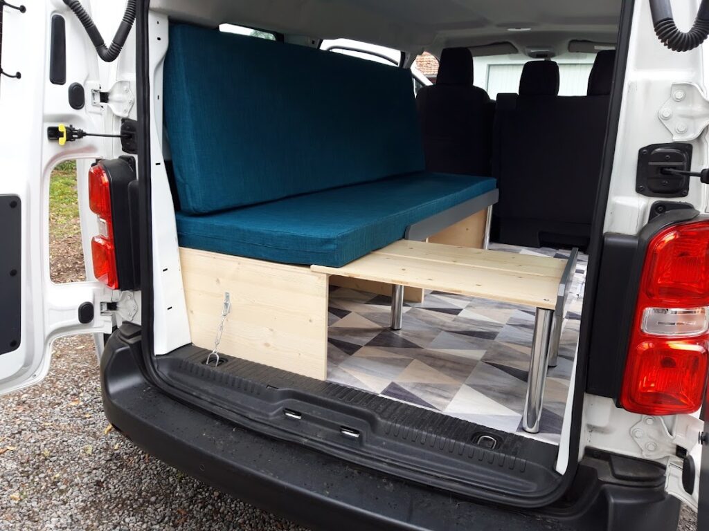 Lit peigne pour fourgon et utilitaire. Kit van de LA MALLE DU CAMPEUR à Tarbes (65).