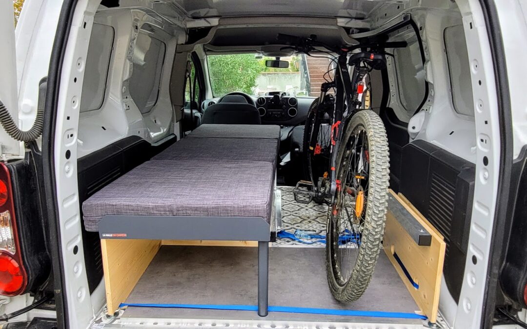 Lit pour dormir dans un Peugeot Partner