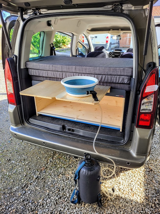 kit d'aménagement avec lit pour Partner et ludospace à Tarbes.