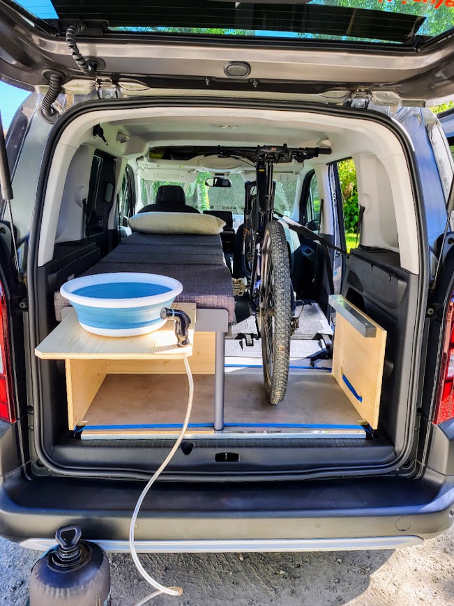 Kit solo évolutif pour Berlingo fabriqué par la Malle Du Campeur à Tarbes.