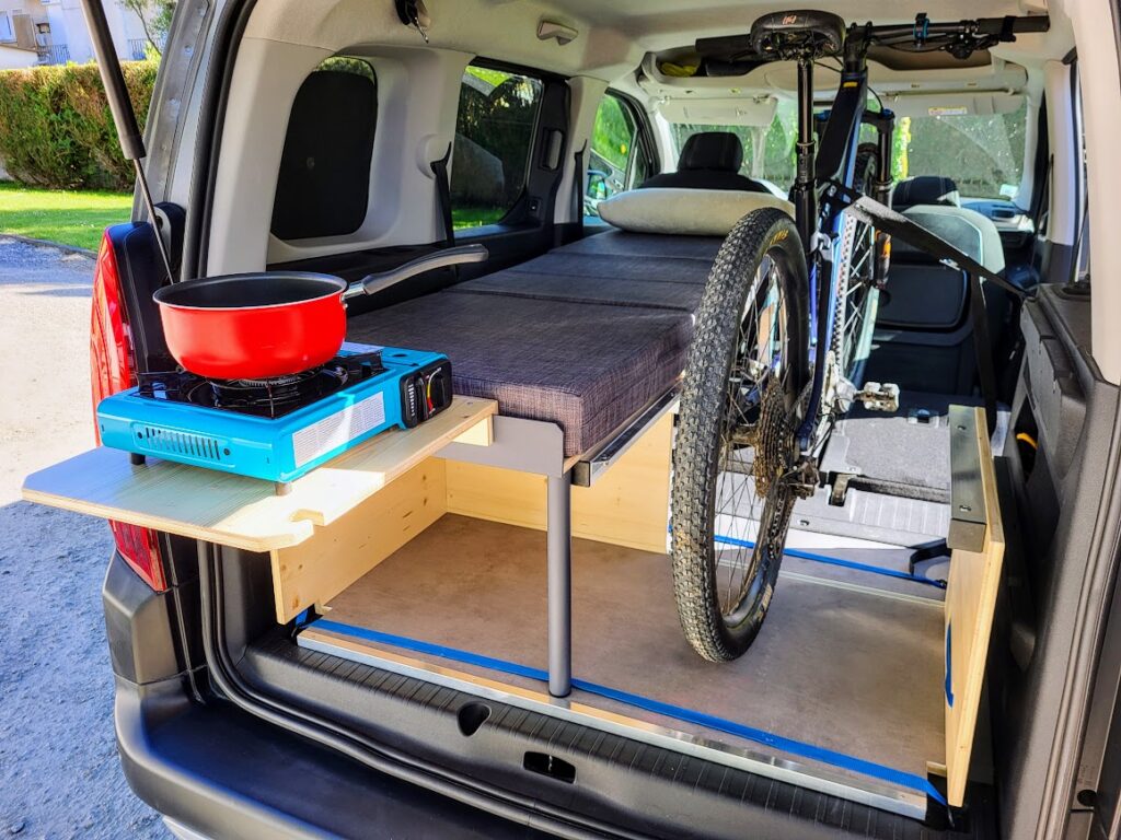 lit pour dormir dans un kangoo, rifter, berlingo