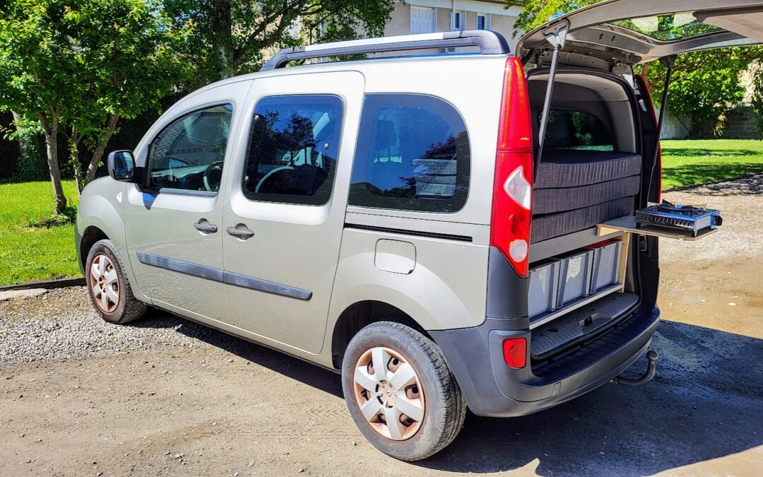 Équiper un Kangoo en mini van pour dormir
