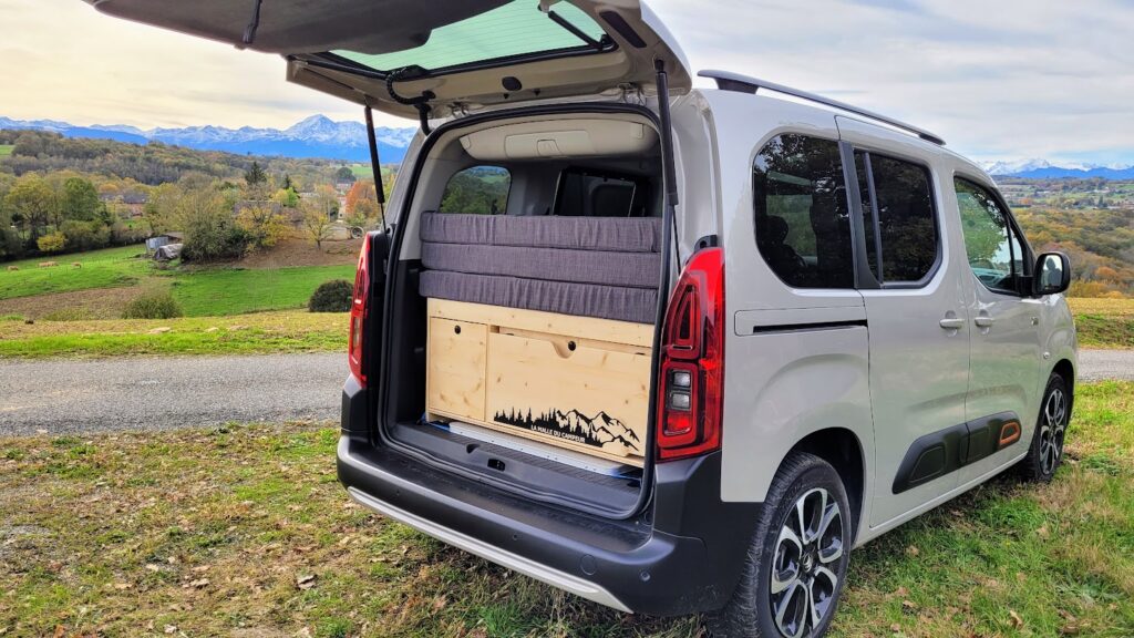 Kit pour aménager un Berlingo en van, la malle du campeur.