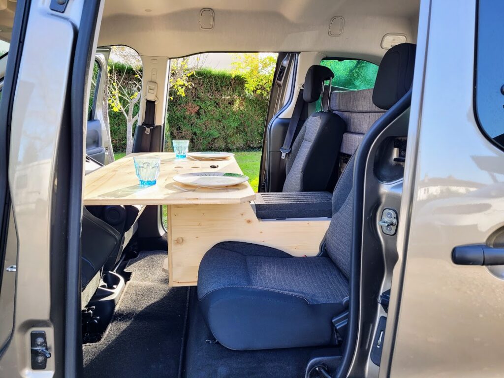 dormir et manger dans un Berlingo
