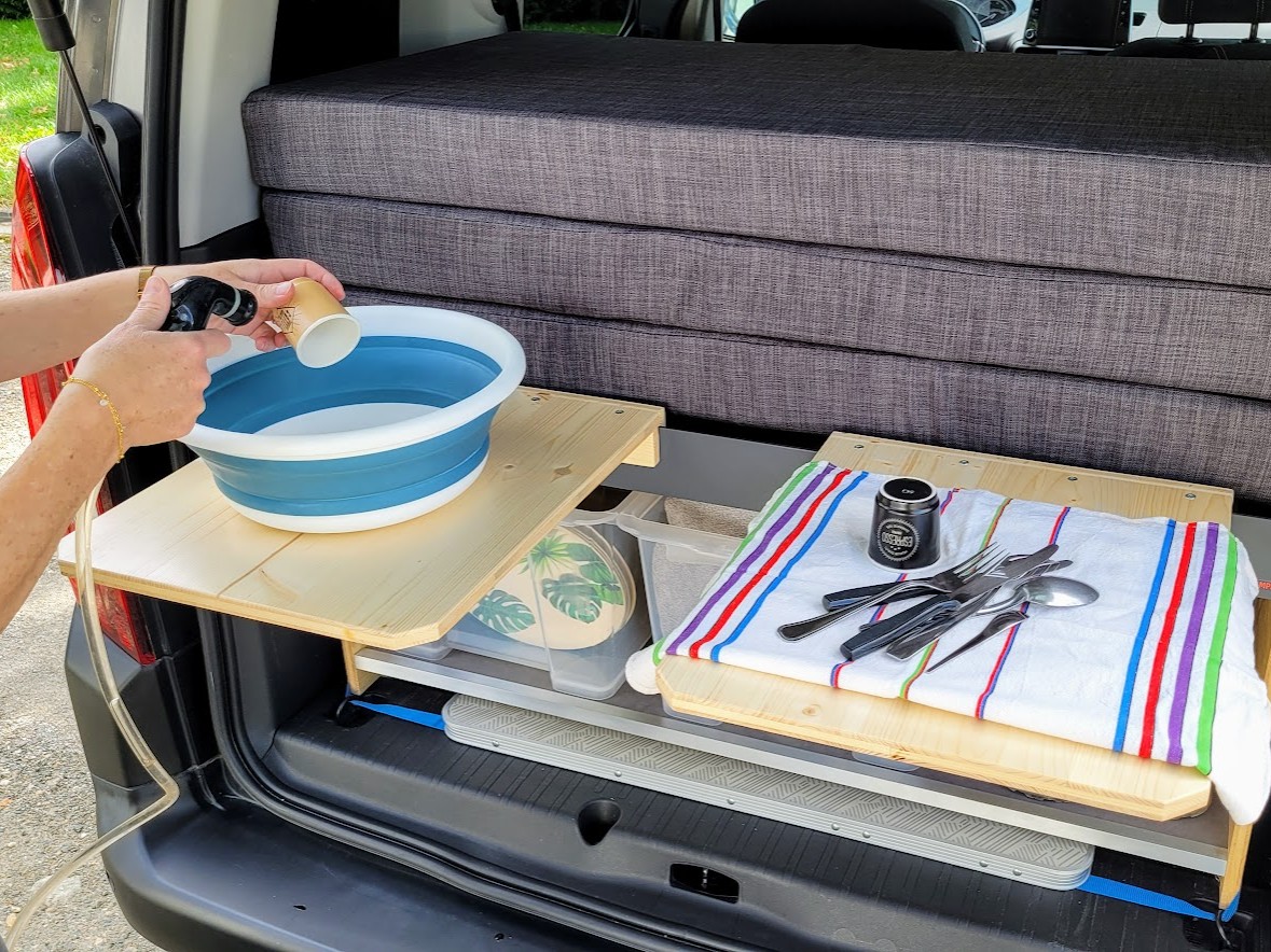 tablette amovible pour cuisiner et coin vaisselle