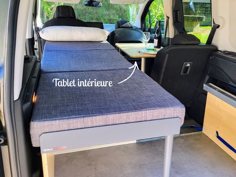 table intérieure pour manger en voiture