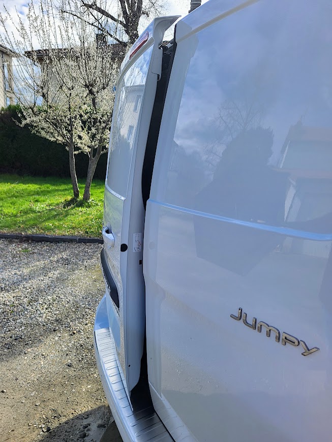 ventilation pour fourgons type Jumpy, expert avec le système de La Malle Du Campeur
